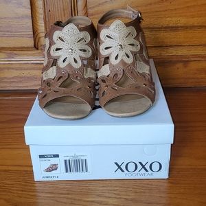 XOXO Womens Tan Sandals